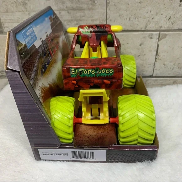 MONSTER JAM 1/24 SCALE ZOMBIE INVASION EL TORO LOCO 2024 SPIN MASTER - Picture 5 of 7
